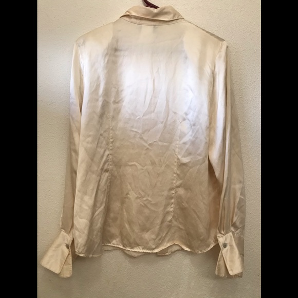 100% Silk button up blouse - Picture 2 of 4